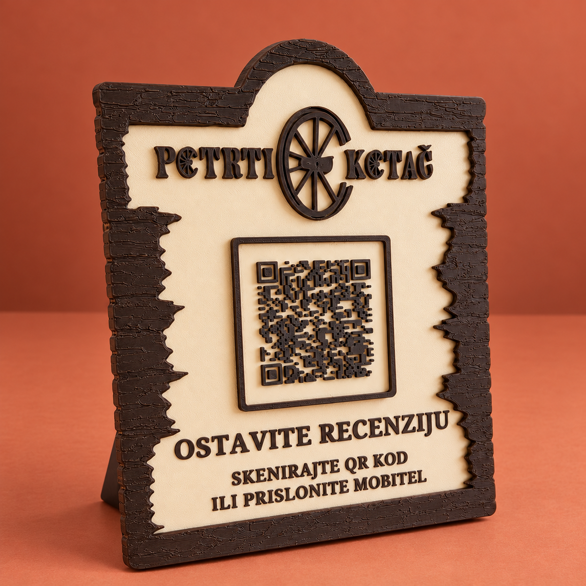 Personalizirani stalak za recenzije iz kuta s hrvatskim natpisima