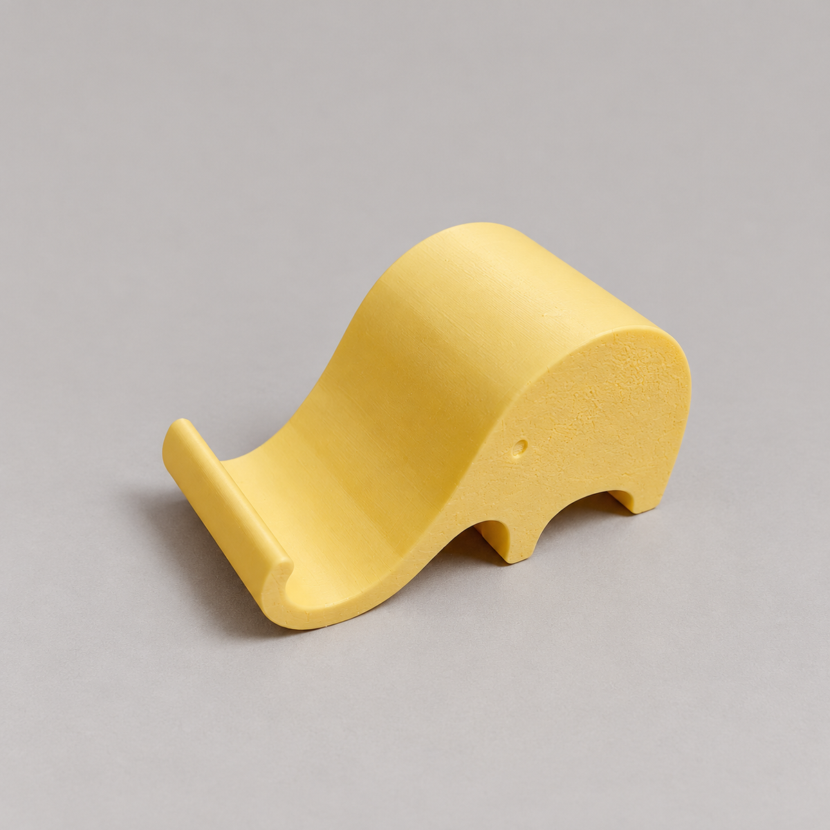 elephant-front: original phone stand photograph, matte PLA surface and 3D printed layer details